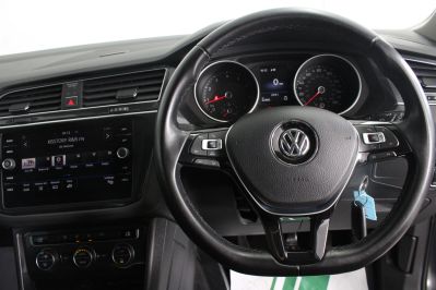 VOLKSWAGEN TIGUAN SE NAV TSI - 5906 - 18