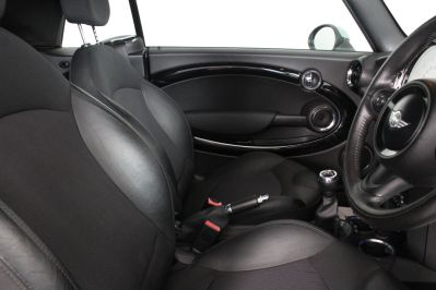 MINI CONVERTIBLE COOPER D - 5966 - 50