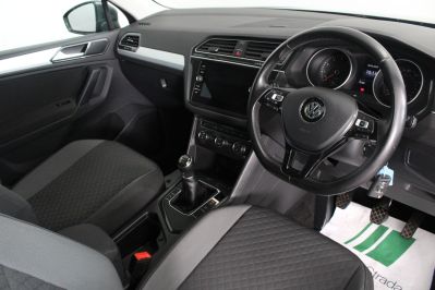 VOLKSWAGEN TIGUAN SE NAV TSI - 5906 - 2