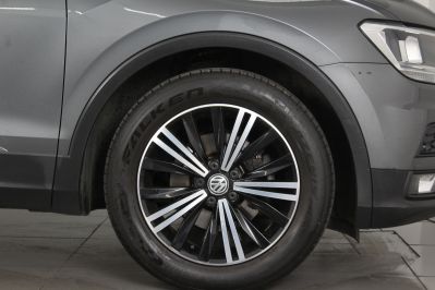 VOLKSWAGEN TIGUAN SE NAV TSI - 5906 - 61