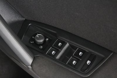 VOLKSWAGEN TIGUAN SE NAV TSI - 5906 - 37