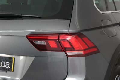VOLKSWAGEN TIGUAN SE NAV TSI - 5906 - 57