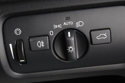 VOLVO V40 T3 MOMENTUM NAV PLUS - 5969 - 61