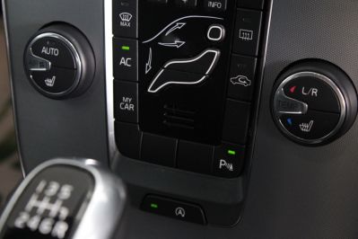 VOLVO V40 T3 MOMENTUM NAV PLUS - 5969 - 24