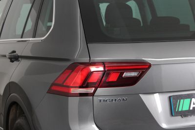VOLKSWAGEN TIGUAN SE NAV TSI - 5906 - 56