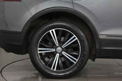 VOLKSWAGEN TIGUAN SE NAV TSI - 5906 - 60