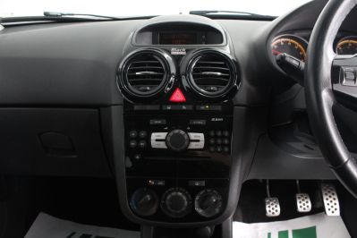VAUXHALL CORSA BLACK EDITION - 5915 - 24